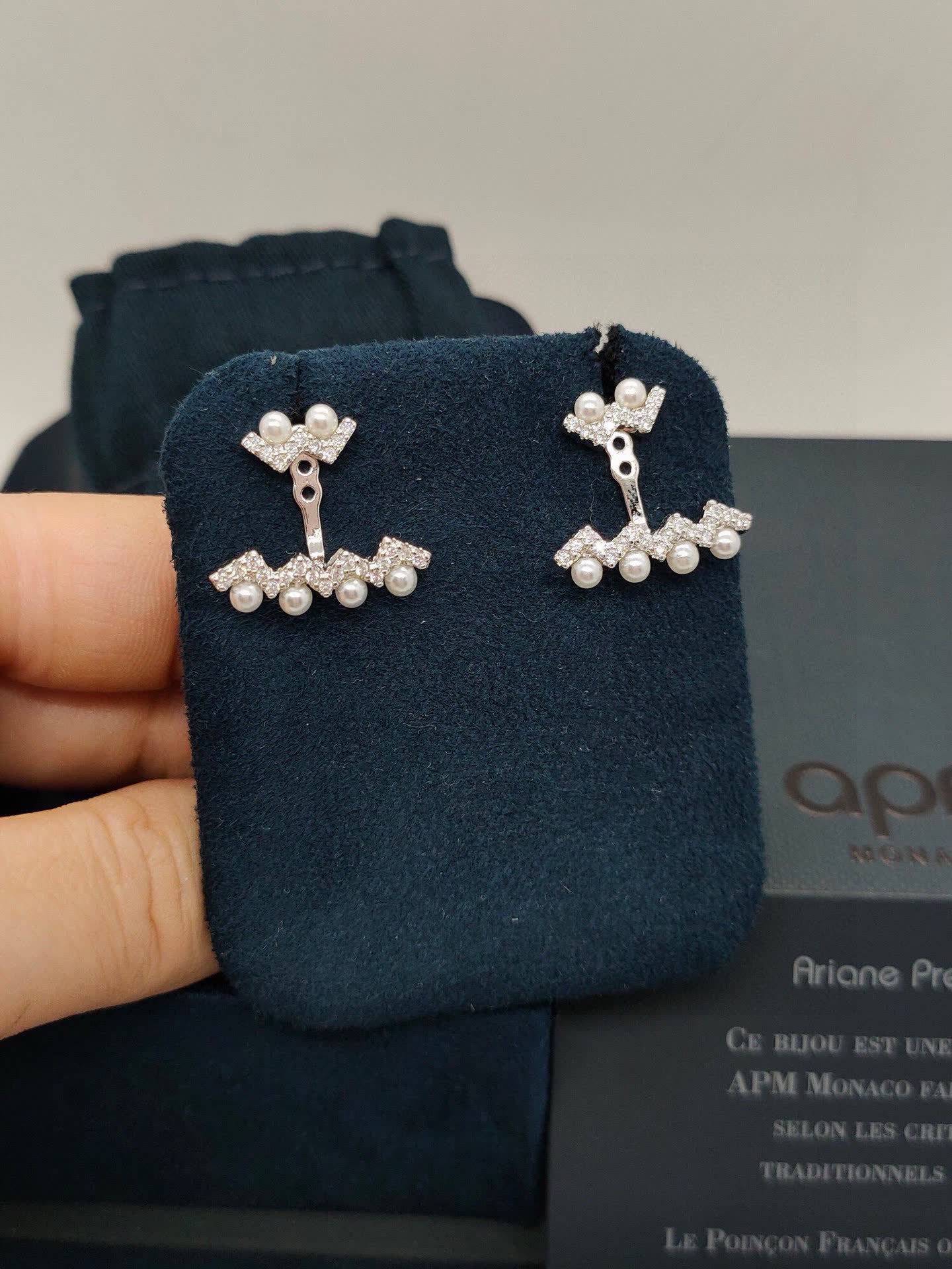 APM Monaco Elegant Silver and Pearl Stud Earrings